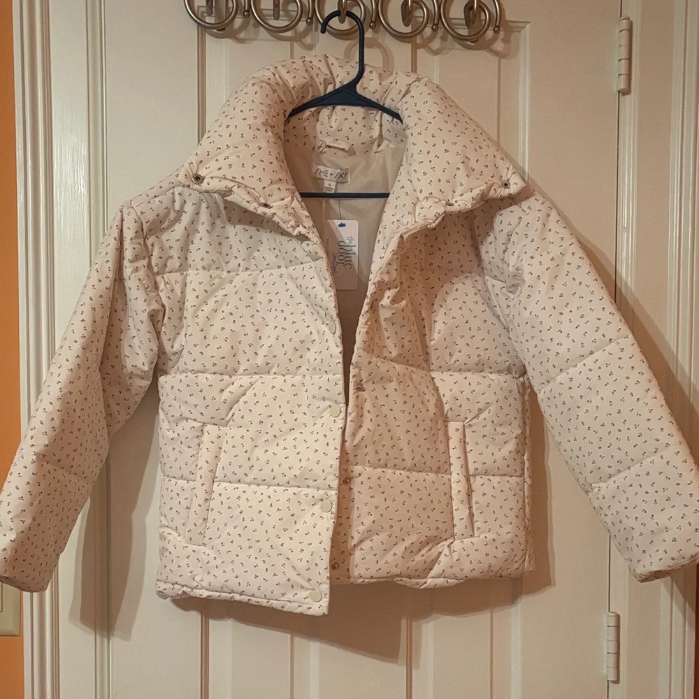 She + Sky Cream Puffer Jacket - Picture 6 of 6